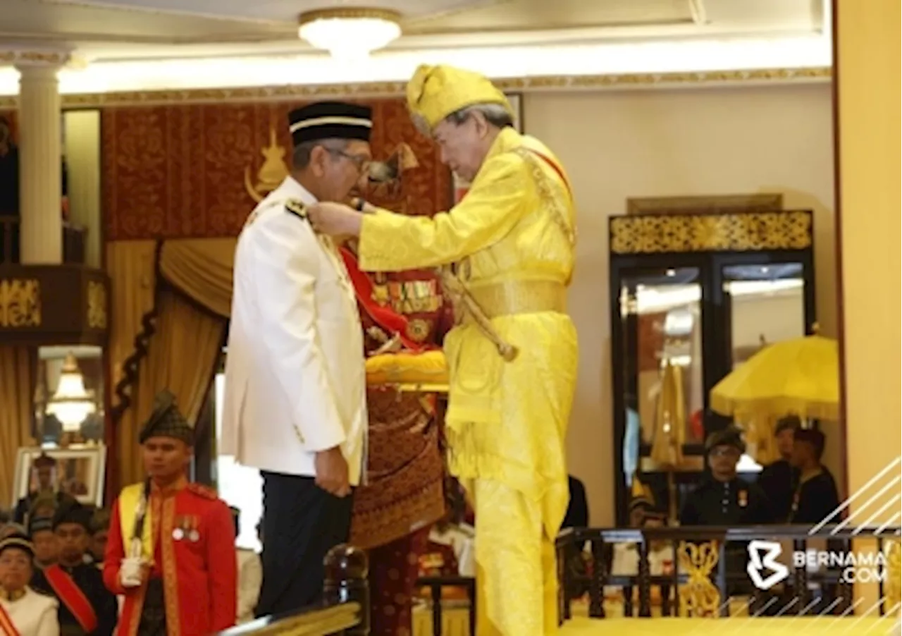 Public Service D-G leads award recipients as Selangor Sultan marks 79th birthday