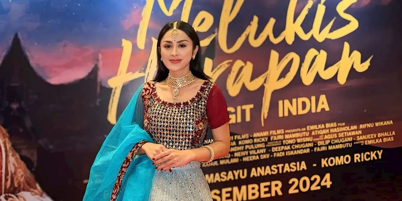 Pakai Baju Saree, Selvi Kitty di Gala Premier Film 'Melukis Harapan di Langit India'