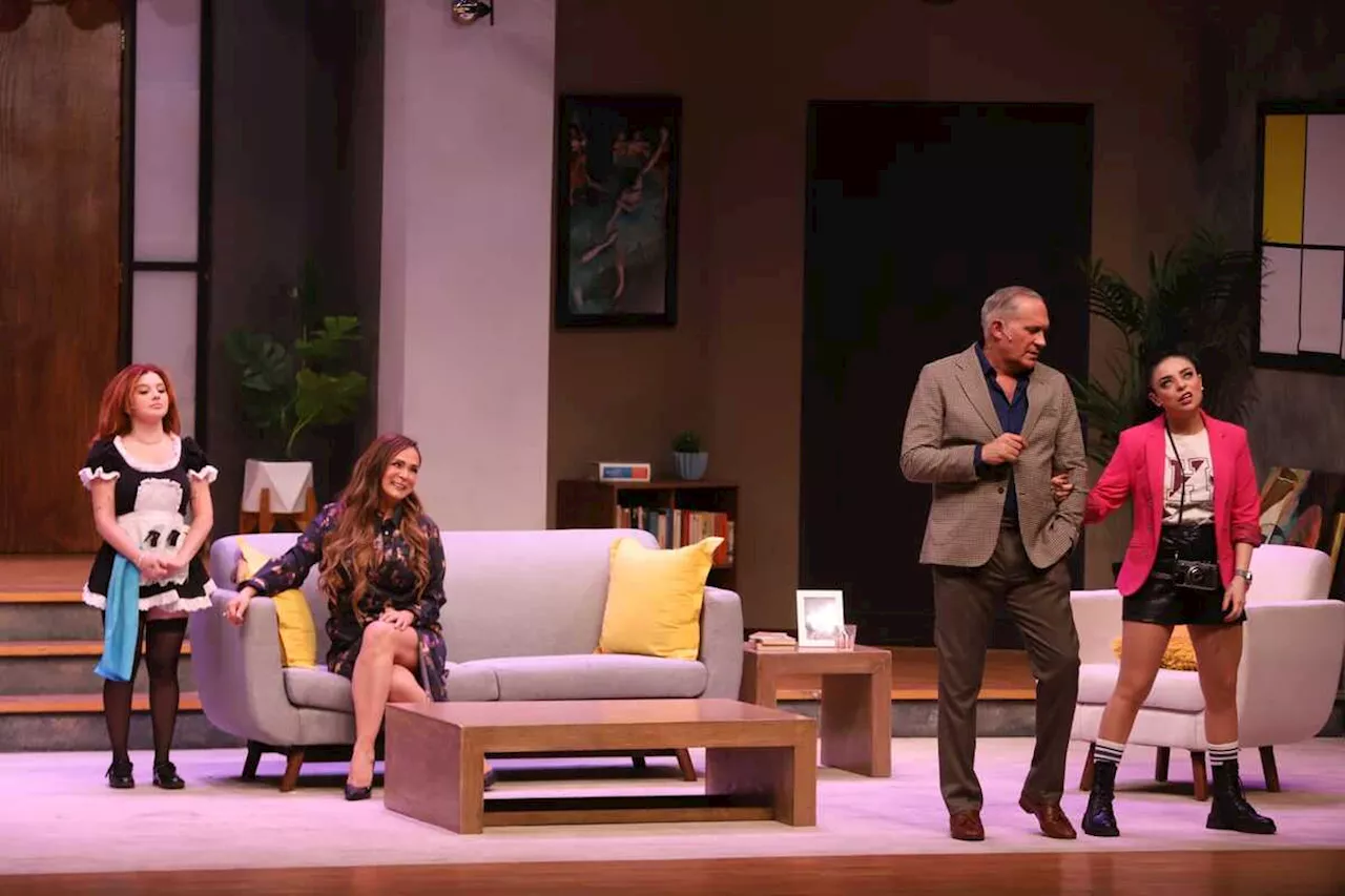 Casa llena en el Teatro México para La señora presidenta