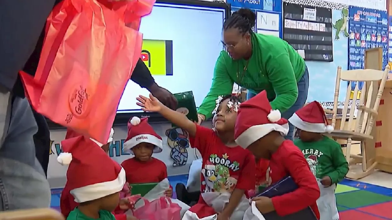 Chicago elementary school students treated to presents, pizza for holidays