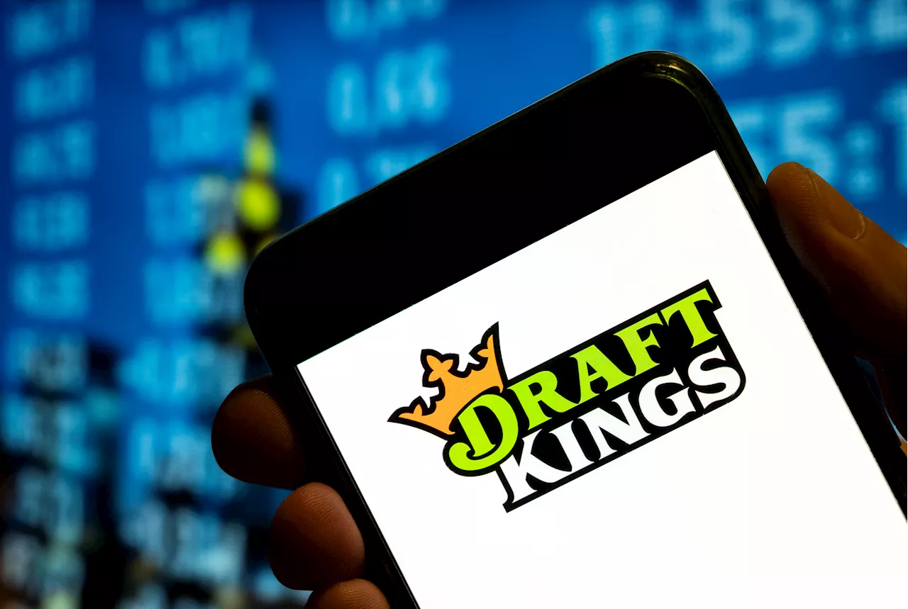 Man charged with DUI after crashing vehicle through DraftKings sportsbook