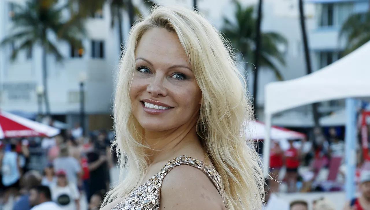 Pamela Anderson's 'Baywatch' Bathing Suit to Be Displayed