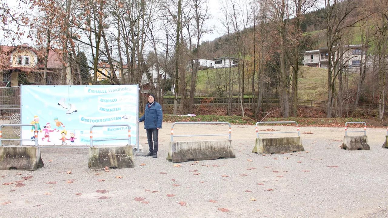 Ärger um Betonabsperrungen vor der Eishalle Waidhofen/Ybbs