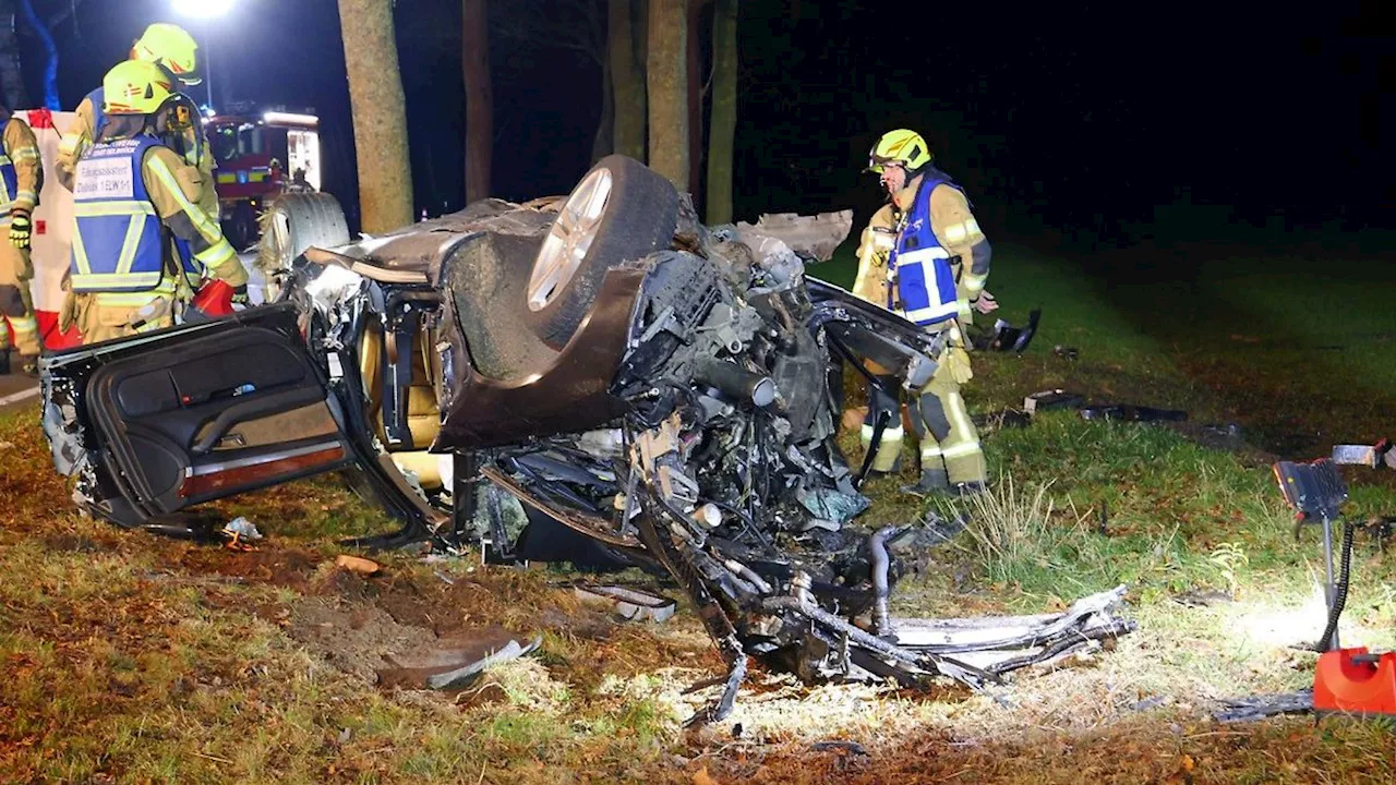 Nordrhein-Westfalen: Frau stirbt bei Autounfall - zwei Menschen in Lebensgefahr