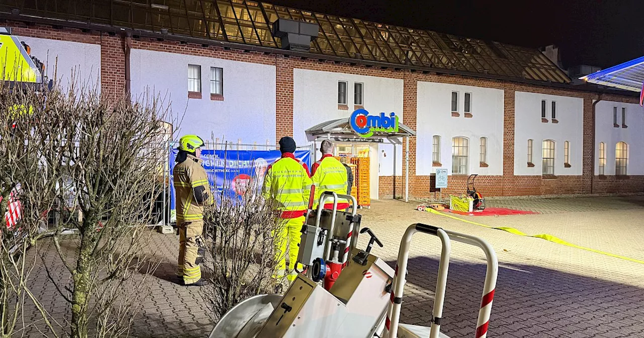 Feuerwehr überprüft Supermarkt am Paderborner Rolandsweg