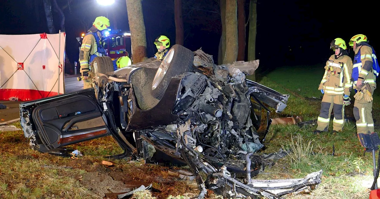 Pkw an Baum zerschellt: Eine Tote (24) und zwei lebensgefährlich Verletzte im Kreis Paderborn