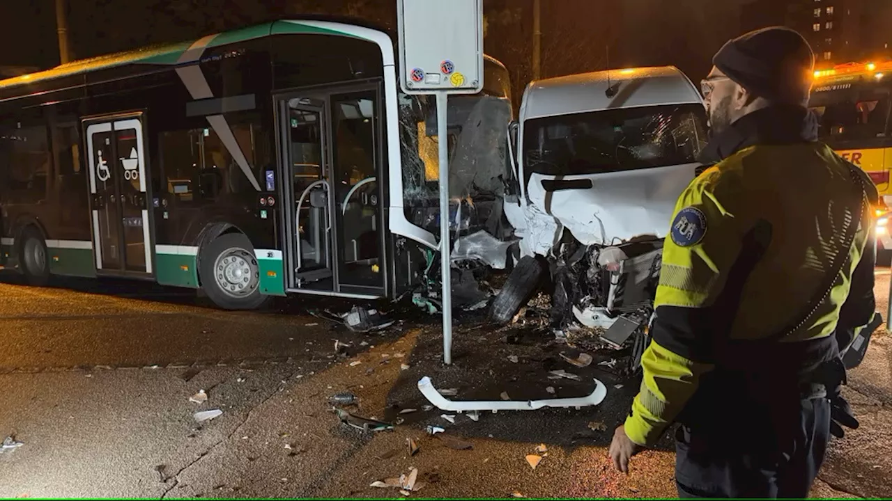 Stadt Basel BS: Lieferwagen kollidiert mit Bus – vier Personen verletzt