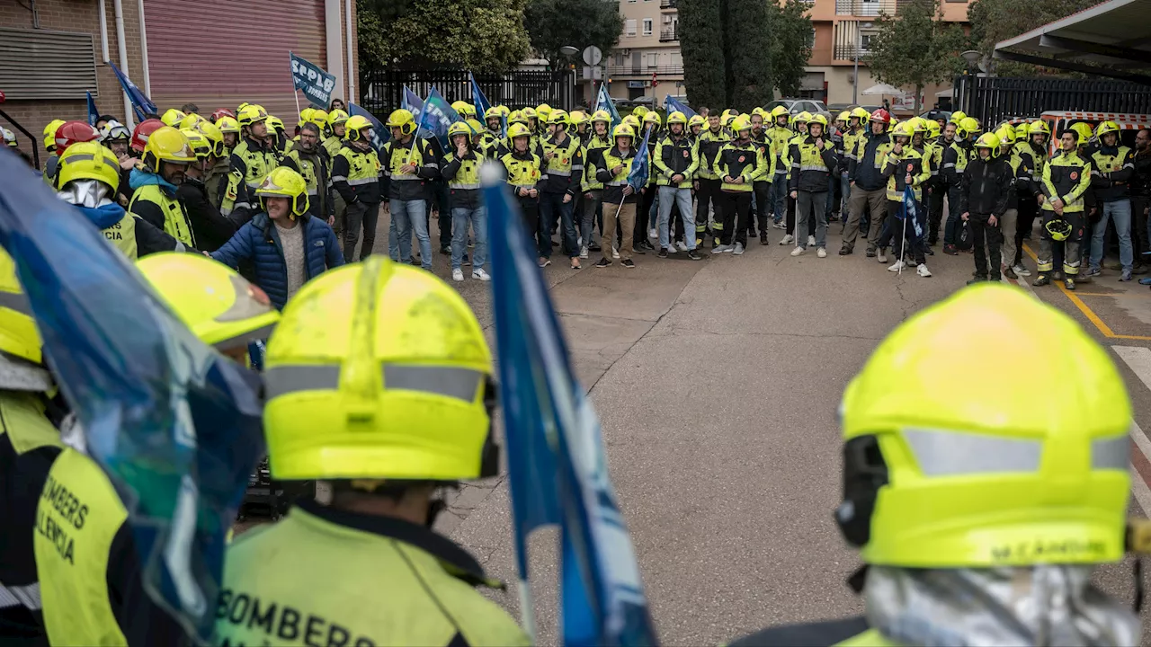 Bomberos de Valencia piden el cese de sus mandos tras denunciar que a muchos no los llamaron el día de la DANA