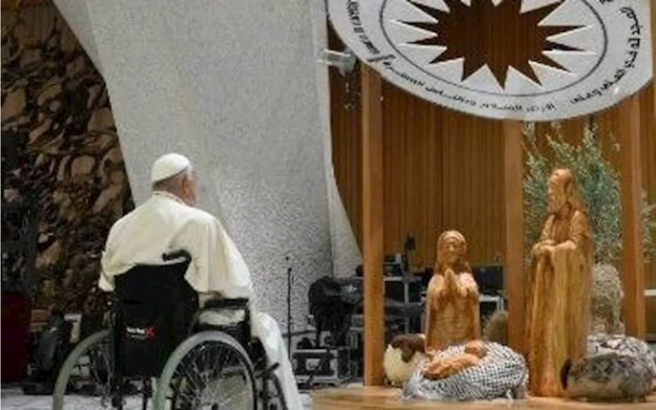 Vaticano, dopo le polemiche scompaiono dal presepe kefiah e bambinello