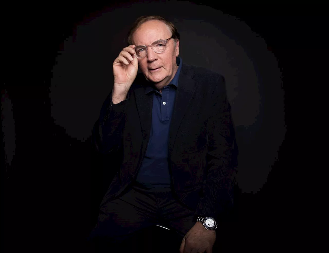 Hundreds of bookstore staffers receive holiday bonuses from author James Patterson