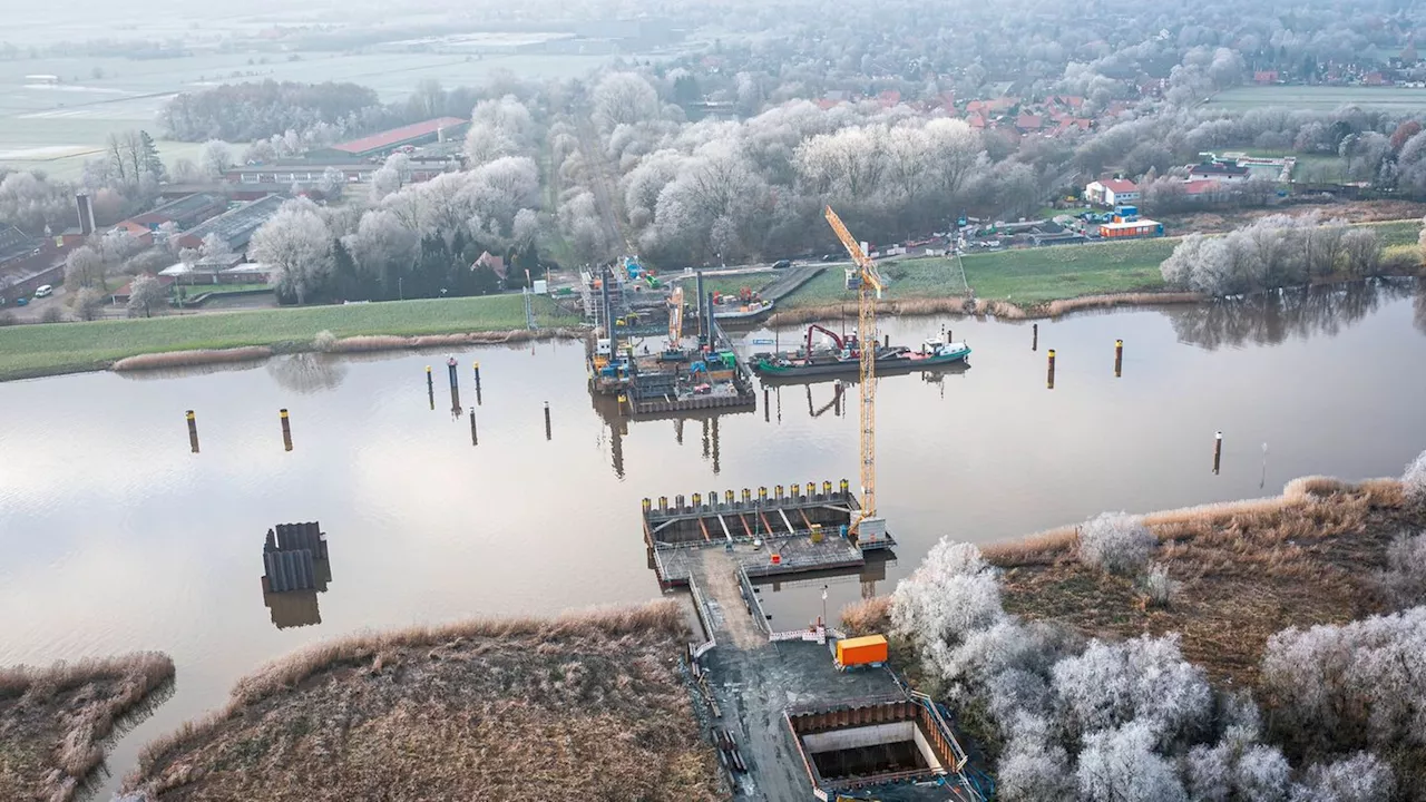 Baustelle an der Ems: Drehbares Mittelteil für neue Friesenbrücke wird eingebaut