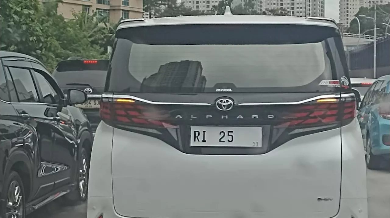 RI 25 Trending di X, Nama Wamen Giring Ganesha jadi Omongan soal Mobil Alphard Kejebak Macet