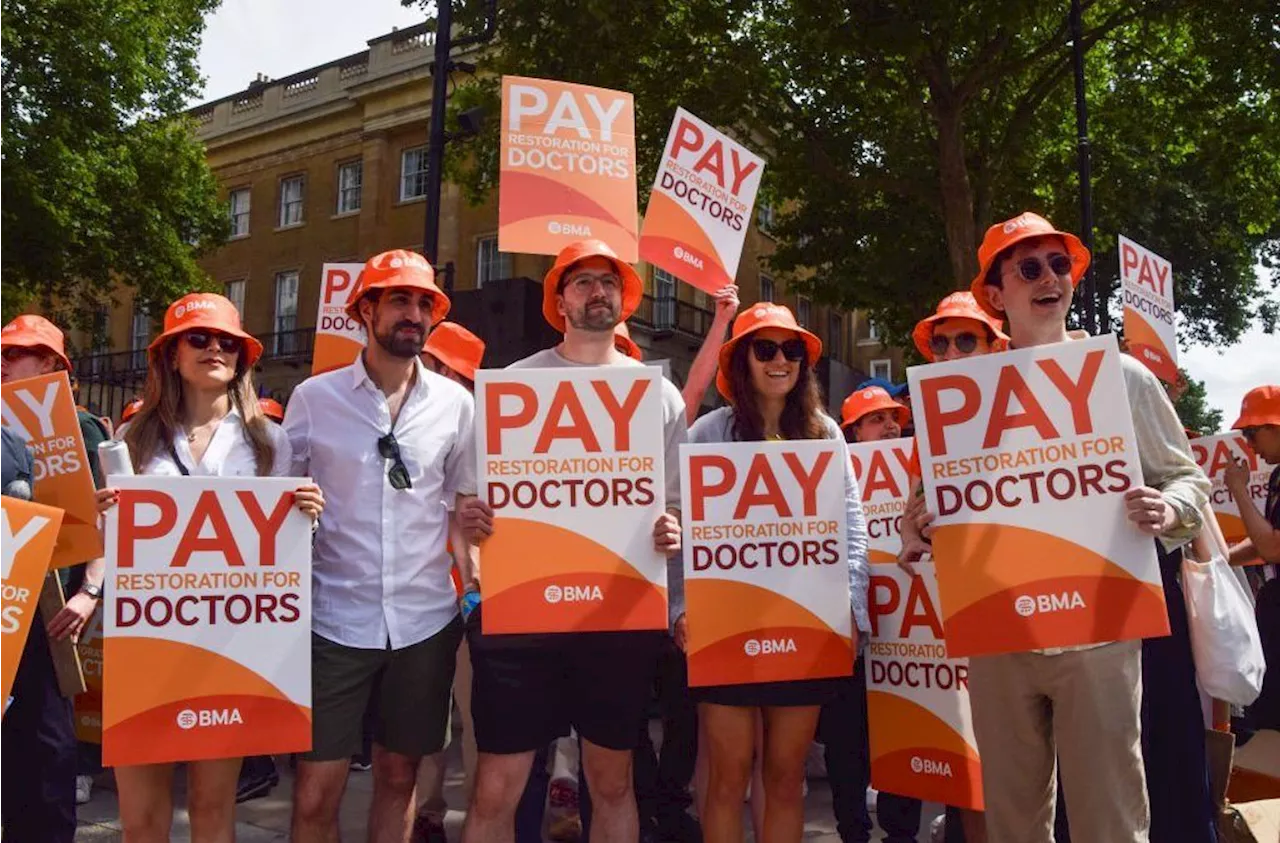 New NHS strike warning as No10 doubles down on 2.8% public sector pay deal