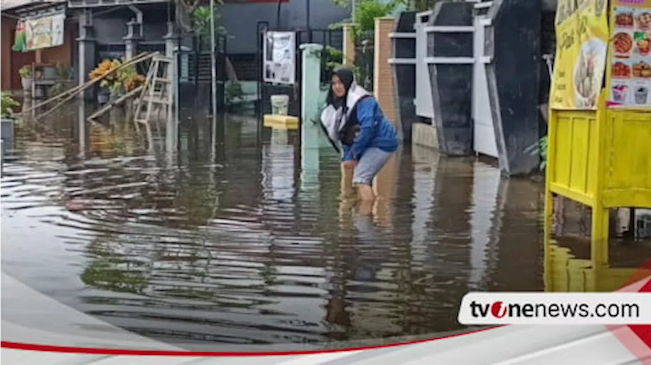 Ratusan Rumah di Mojokerto Masih Terendam Banjir, Warga Mulai Terserang Penyakit