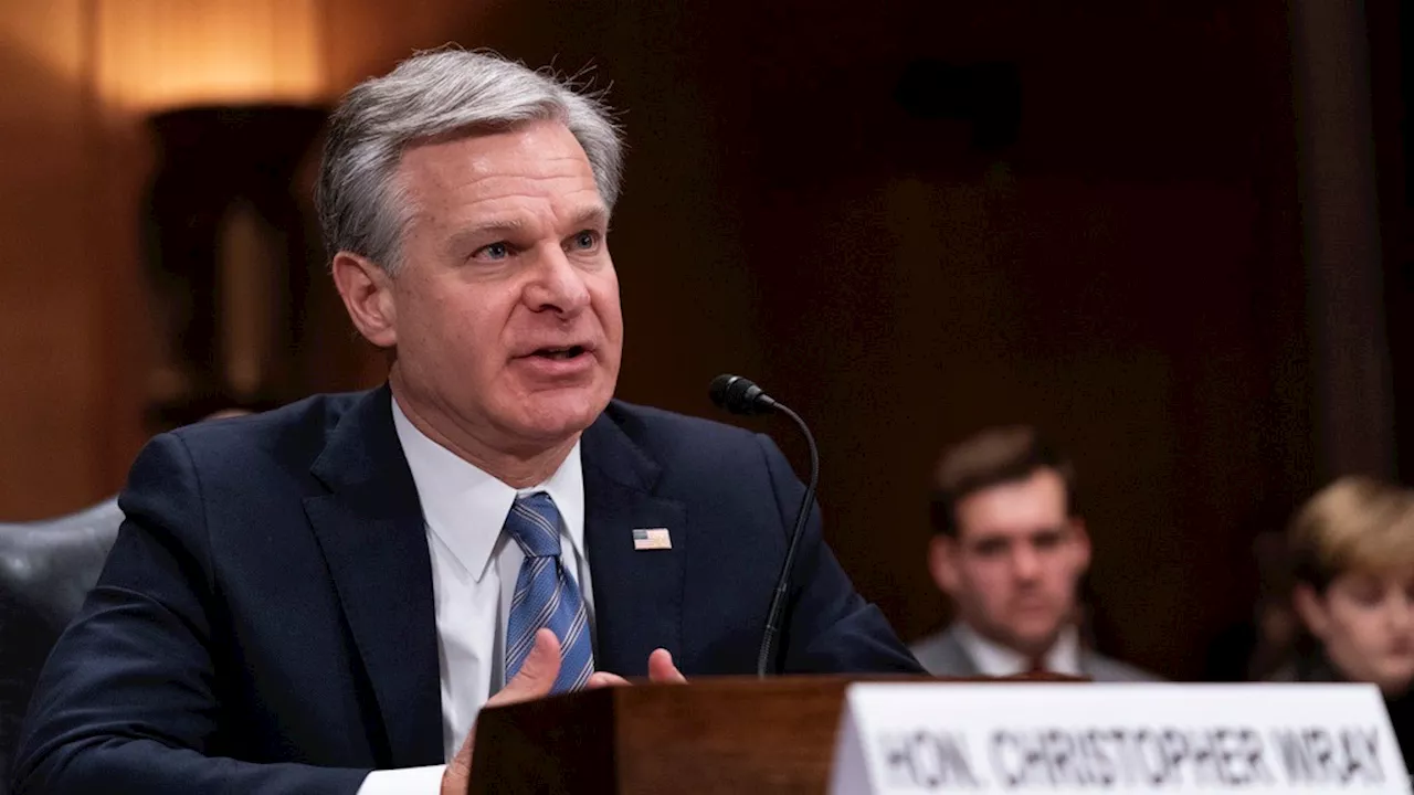 El director del FBI, Christopher Wray, planea renunciar al cargo tras amenazas de Trump de que lo despediría