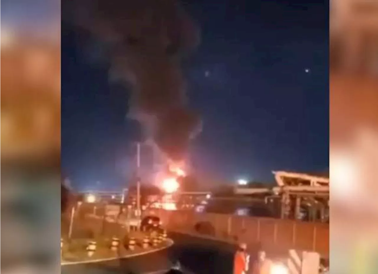 Reportan incendio en refinería de Pemex en Salamanca