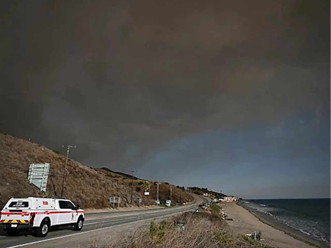 Waldbrand in Malibu gerät außer Kontrolle