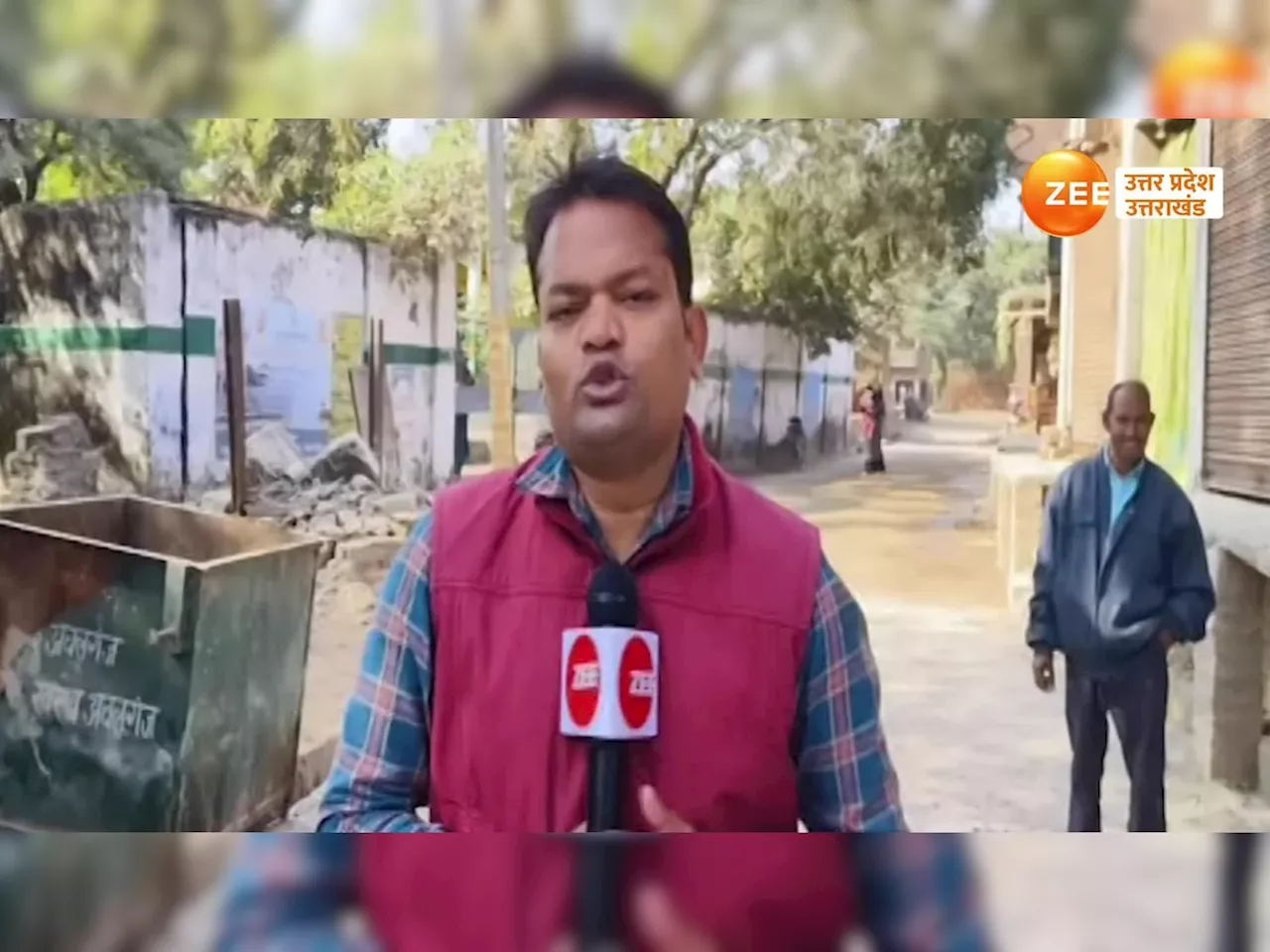 Kharab Sadak Video: ये है उन्नाव की नई नवेली सड़क, कुछ दिन बाद हाथ मारते ही उखड़ने लगी