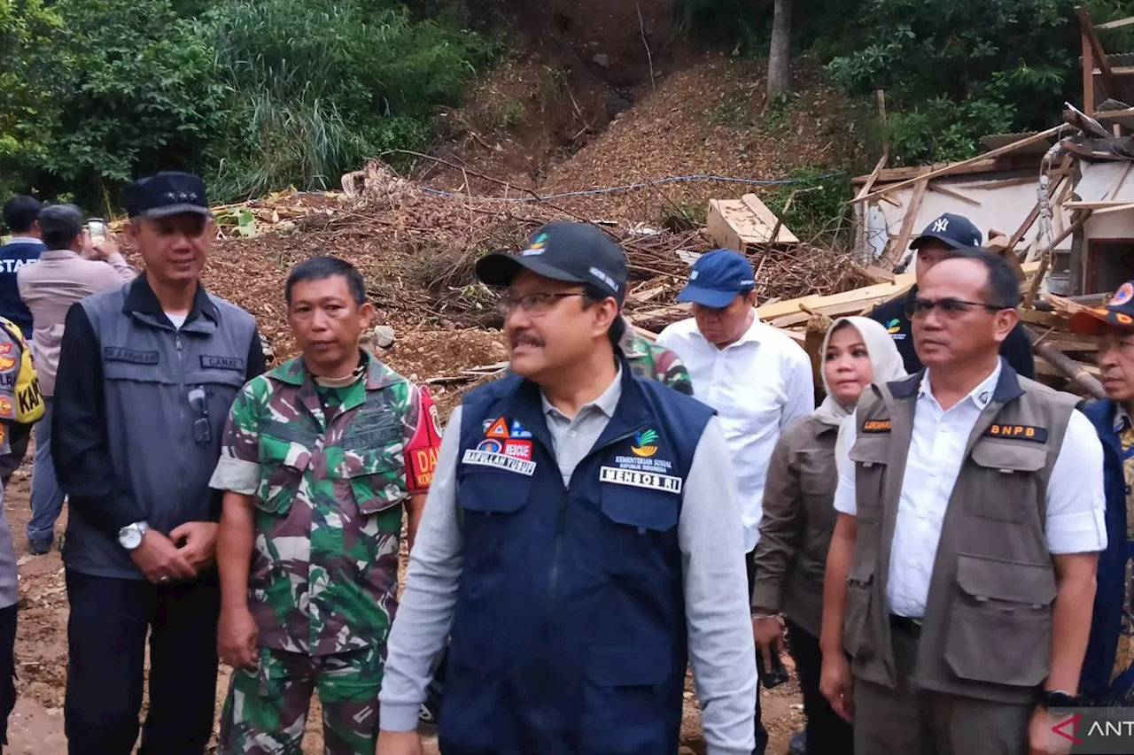 Mensos serahkan dana bantuan untuk korban banjir dan longsor Sukabumi