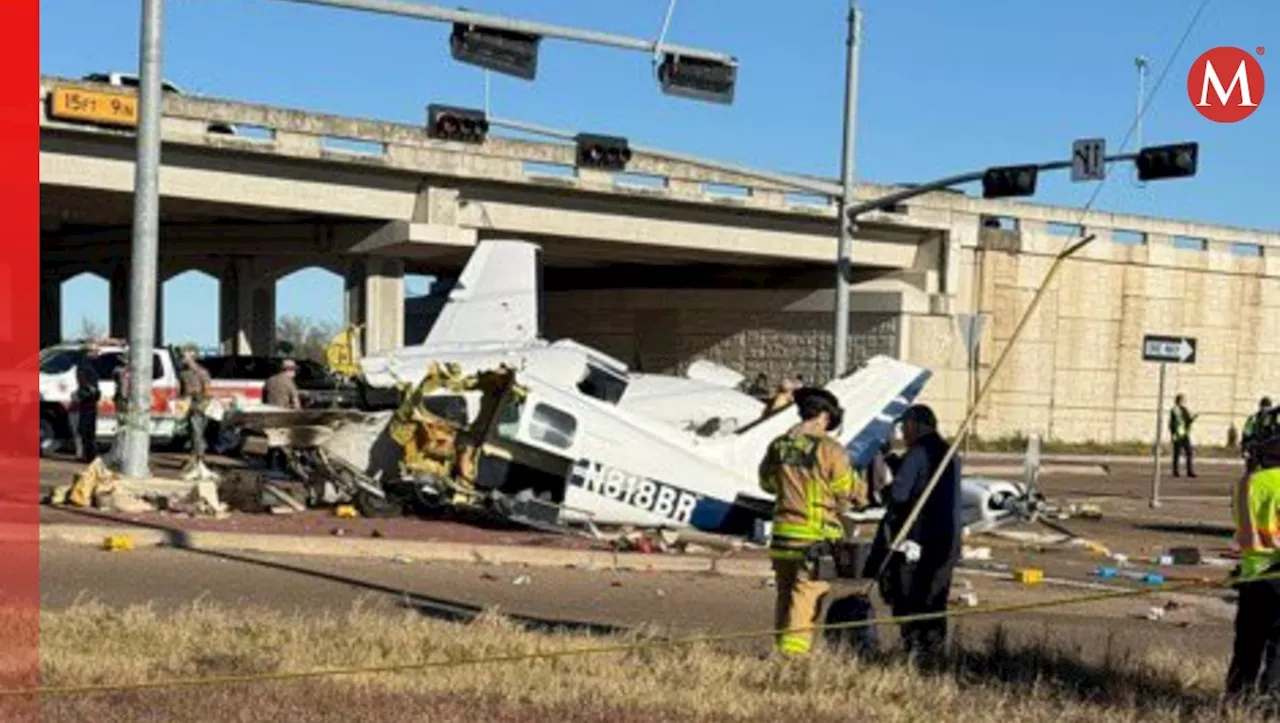 Avioneta se estrella en carretera de Victoria, Texas; impacta varios autos