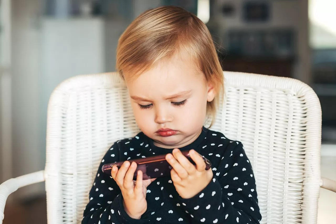 Alarming rise in non-verbal toddlers who have 'a glazed look' due to smartphones, doctor warns