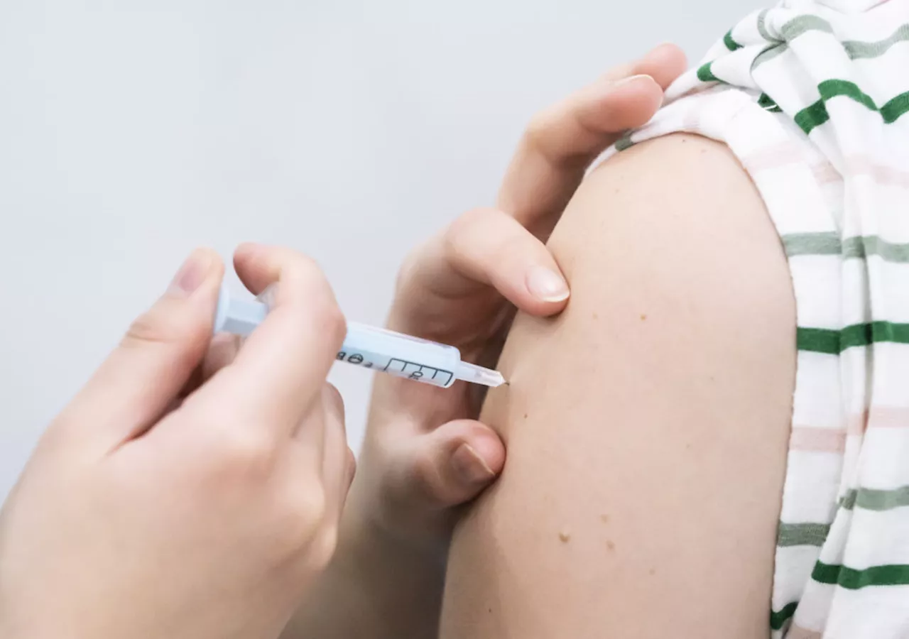 People urged to get flu vaccine as hospitalisations surge