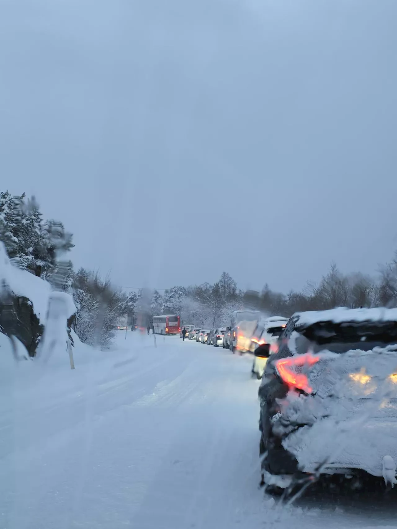 Snøkaos i nord: E6 stengt i flere timer