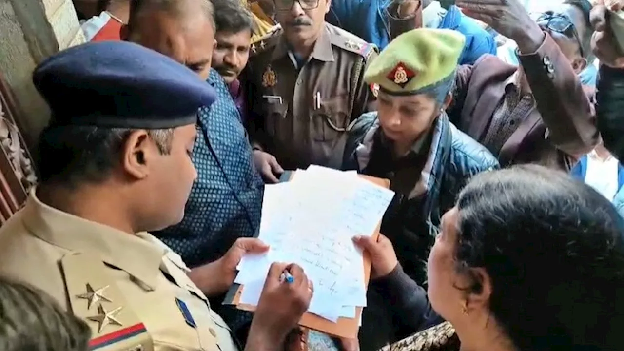 Atul Subhash की पत्नी और सास हो सकती हैं गिरफ्तार! जौनपुर पहुंची Bengaluru Police एक्शन में, निकिता के घर पर चस्पा किया नोटिस