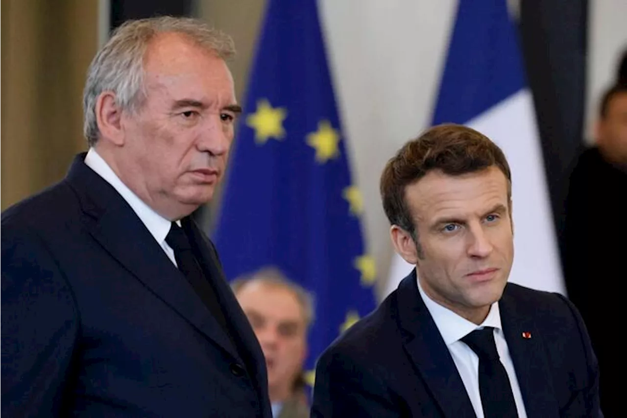 Attesa per la nomina di nuovo premier, Bayrou lascia Eliseo dopo un lungo colloquio con Macron