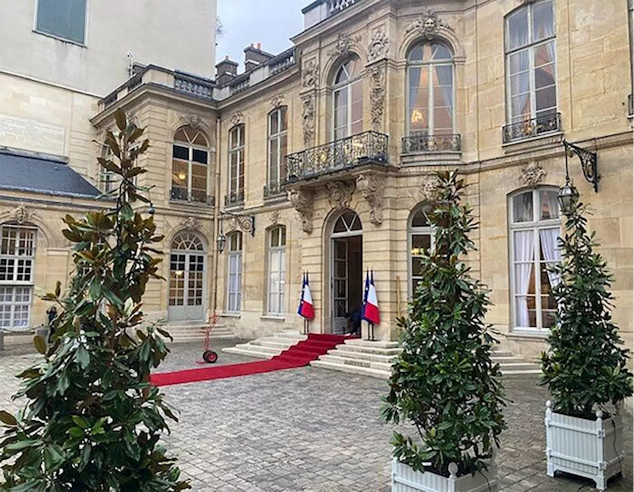 Attesa per la nomina di nuovo premier: prudenza su Bayrou, torna l'ipotesi Lecornu