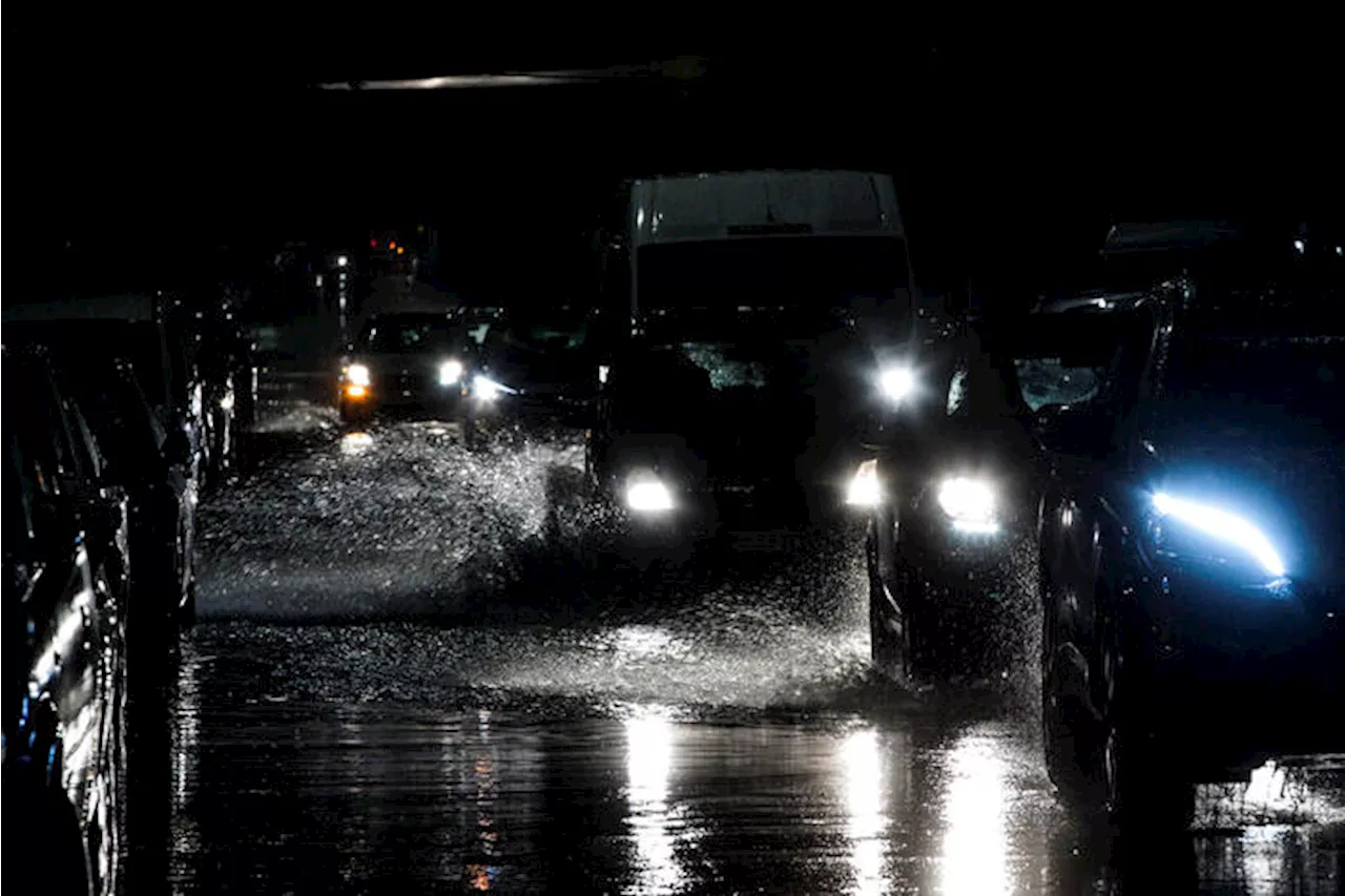 Nubifragio a Roma, traffico in tilt e caos in città