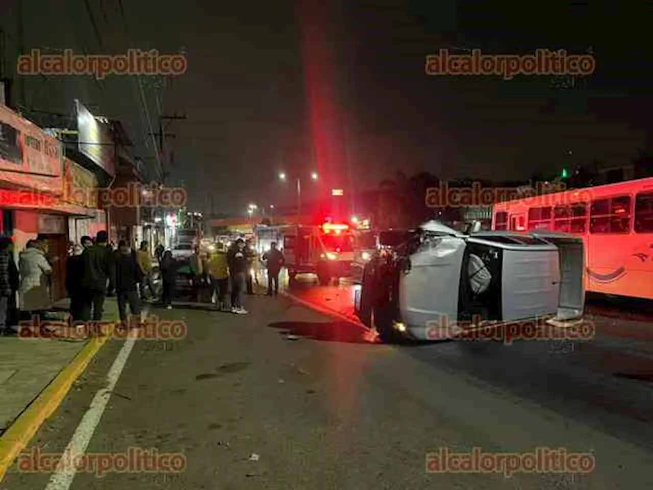 Dos lesionados en choque volcadura en el bulevar Xalapa-Banderilla