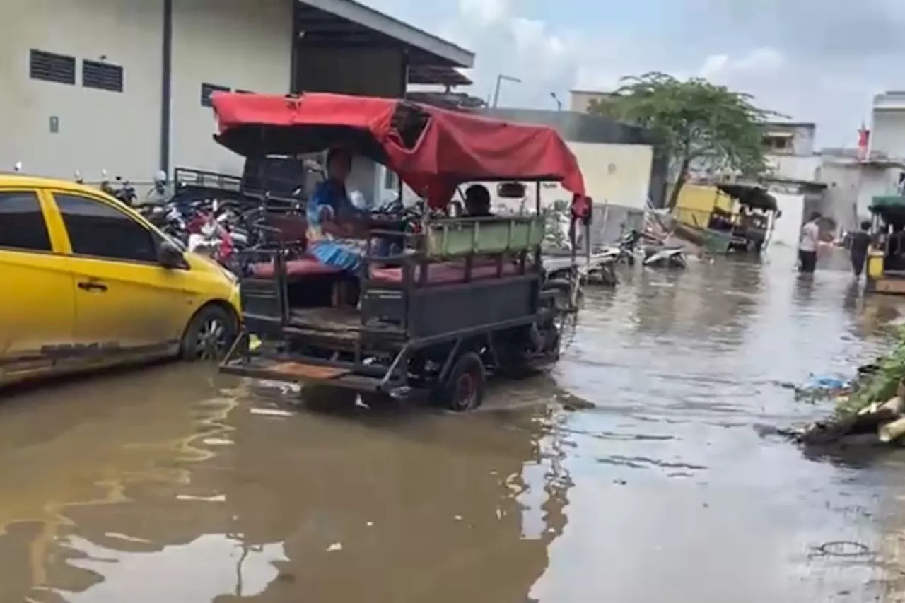 Sejumlah RT di Muara Angke terendam banjir rob