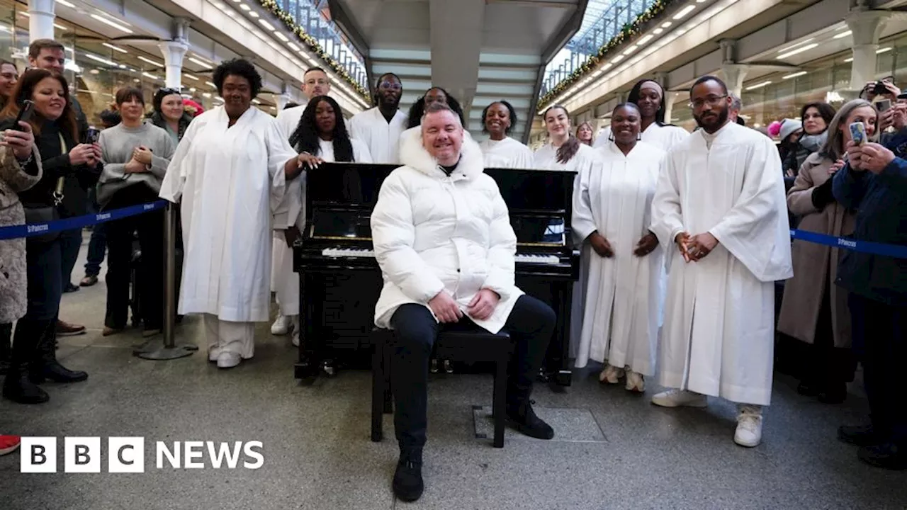 East 17 singer plays piano at St Pancras railway station