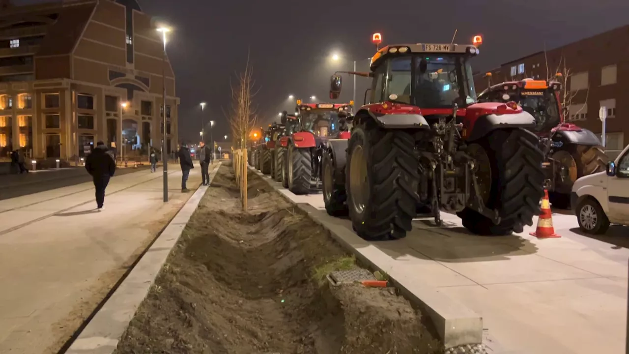 Dunkerque: inquiets de devoir céder des terres agricoles, des exploitants se mobilisent devant la CUD