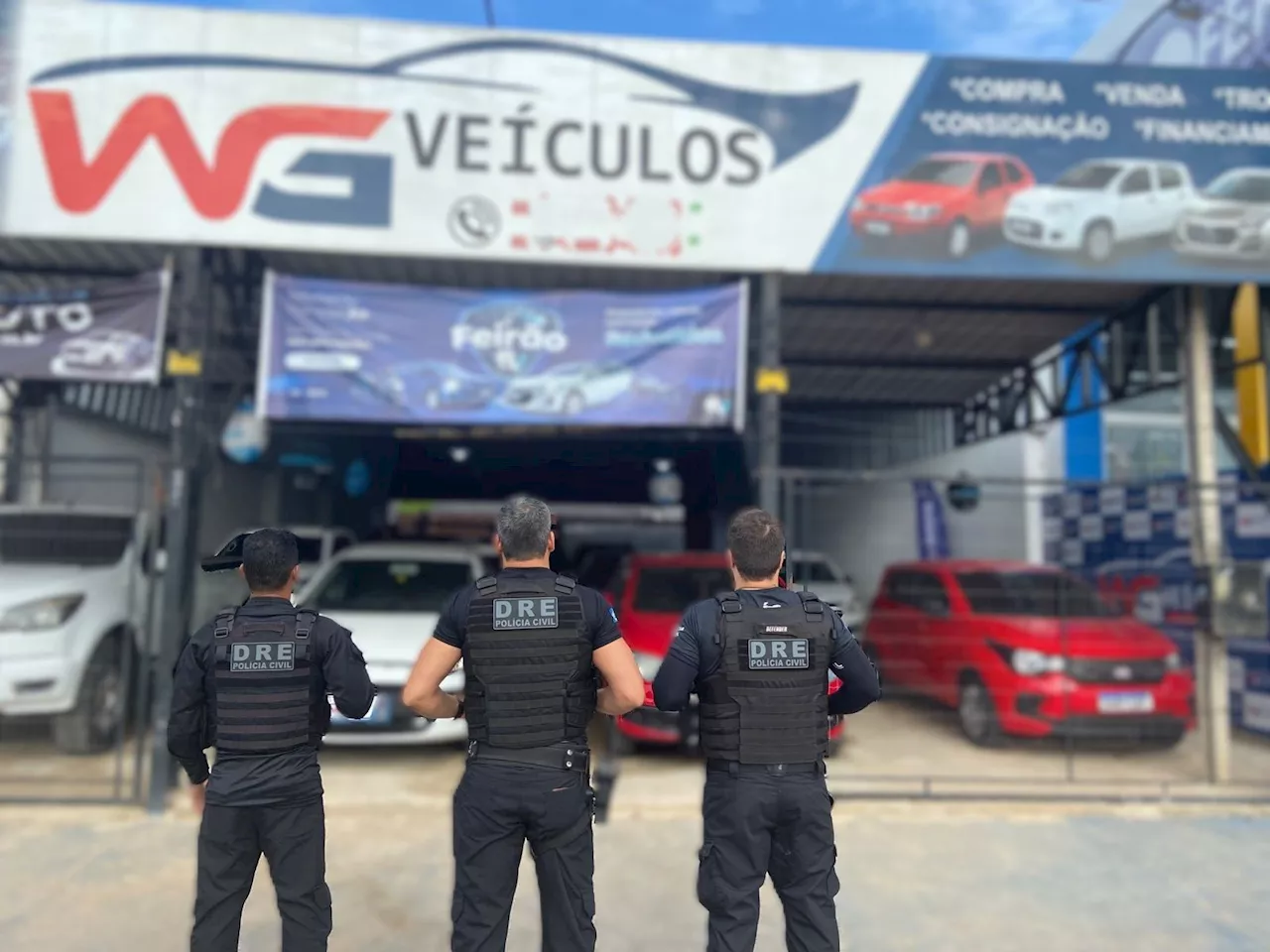 Polícia prende suspeitos de usar loja de carros para tráfico de drogas