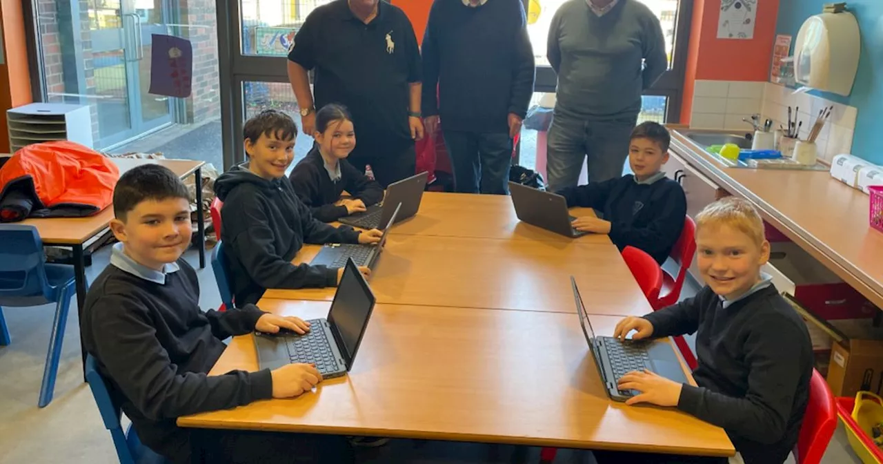 Stonehouse school receives £6500 from nearby wind farm to purchase new laptops