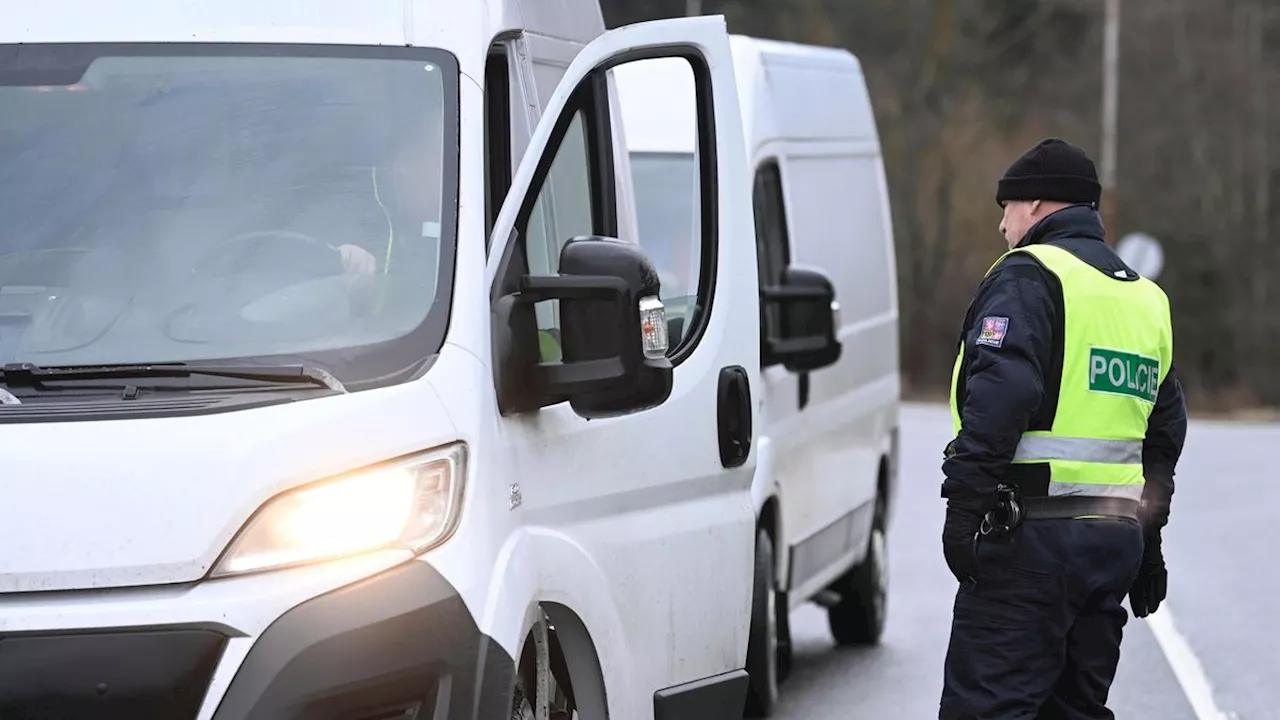 Tschechische Grenze: Polizei stoppt Transporter mit 1,5 Tonnen illegaler Pyrotechnik