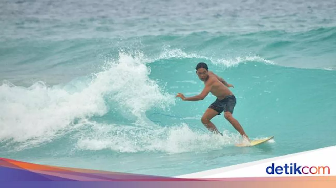 Unik! Pemkab Sumbawa Barat Masukkan Surfing sebagai Ekstrakulikuler di Sekolah