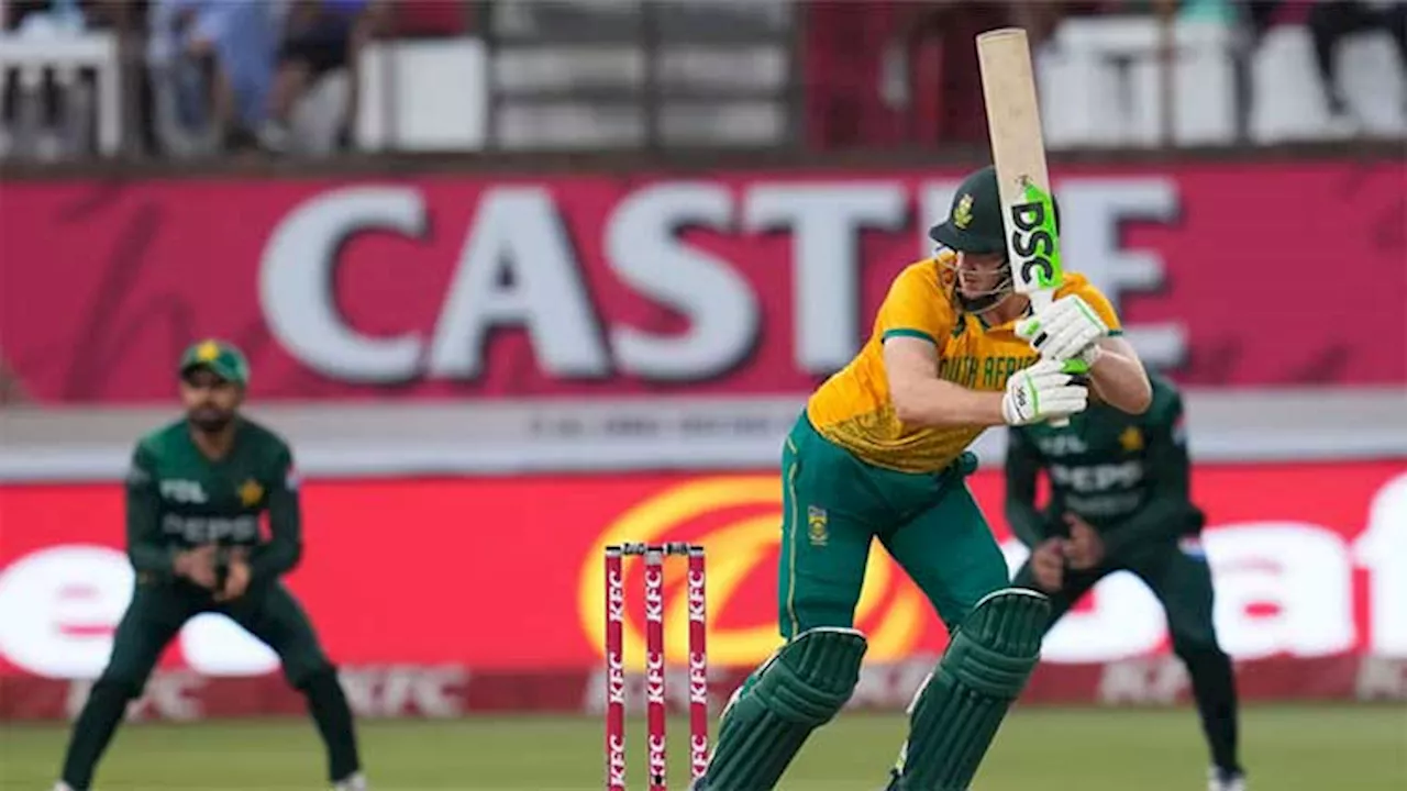 Pakistan set 207-run target for South Africa to win second T20I