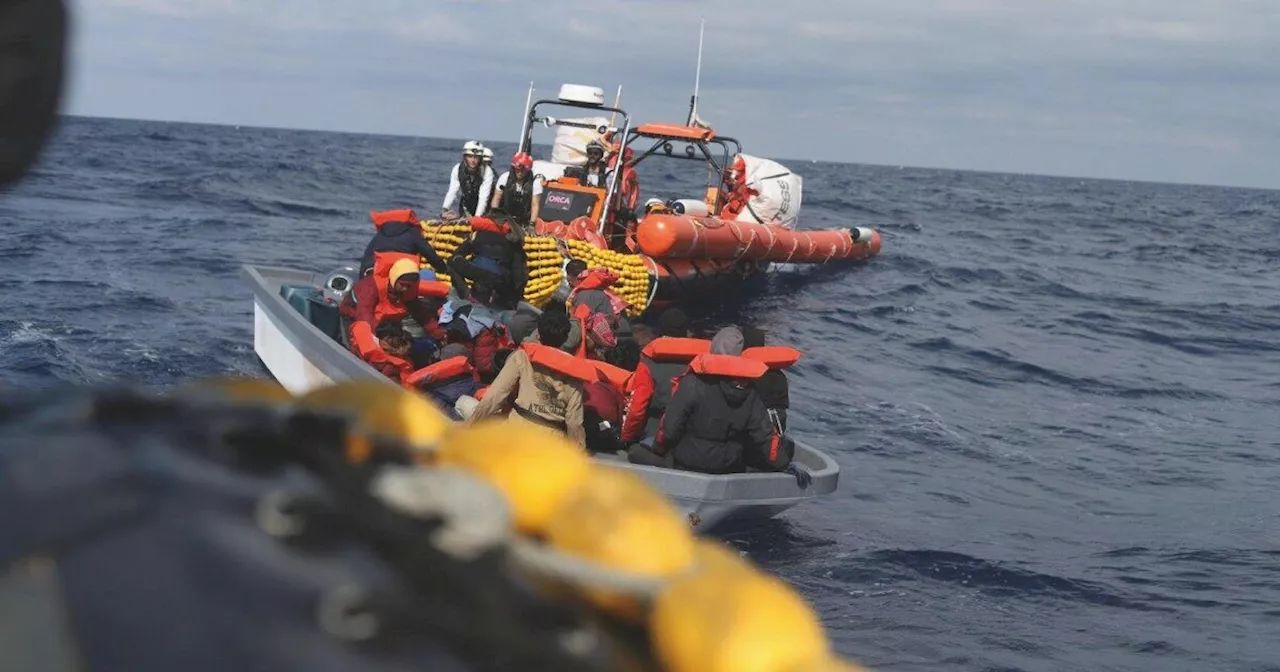 Medici senza frontiere abbandona le operazioni di salvataggio nel Mediterraneo centrale: “Colpa di…