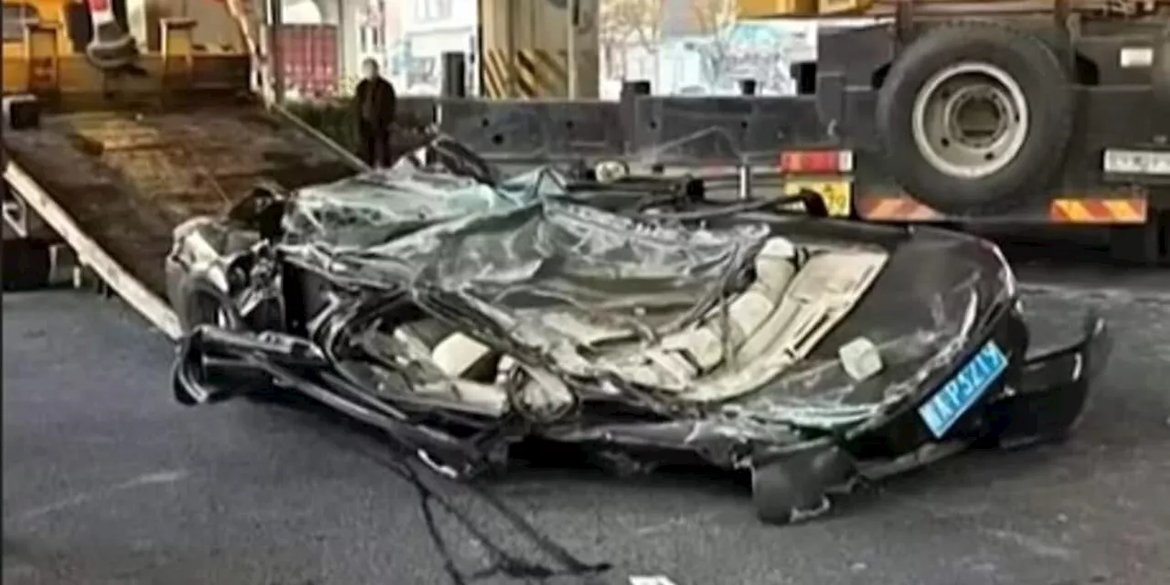 Betonmischer zermalmt Auto: Der Fahrer überlebt wie durch ein Wunder