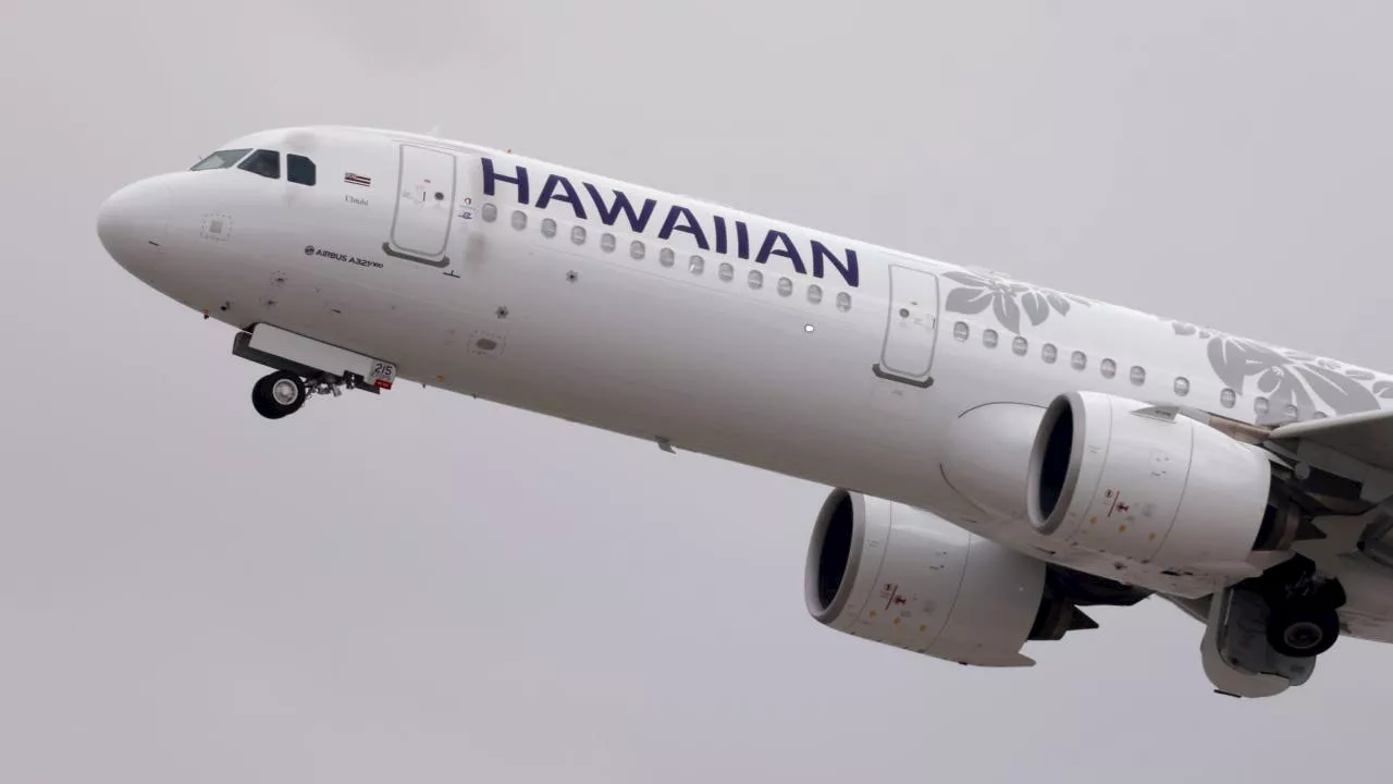 Turbulence slammed Hawaiian Airlines flight from Phoenix because of decision to fly over storm cell