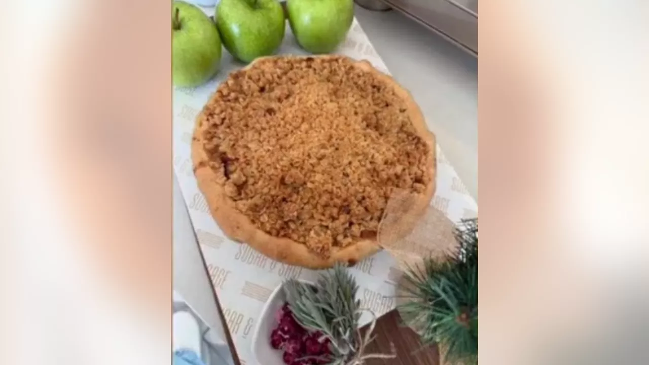 Sugar & Sage Bakery's Apple Cinnamon Crumble Pie Recipe