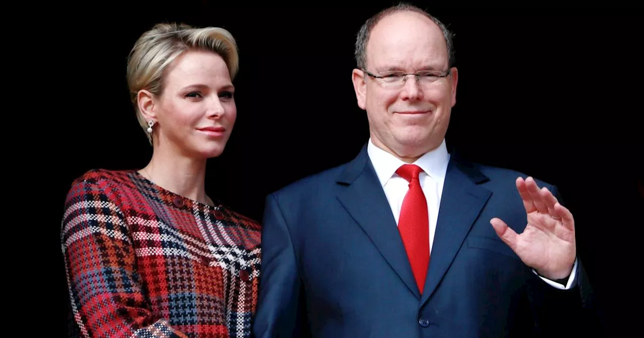 Charlene et Albert de Monaco complices pour une remise de cadeaux entourés d’enfants