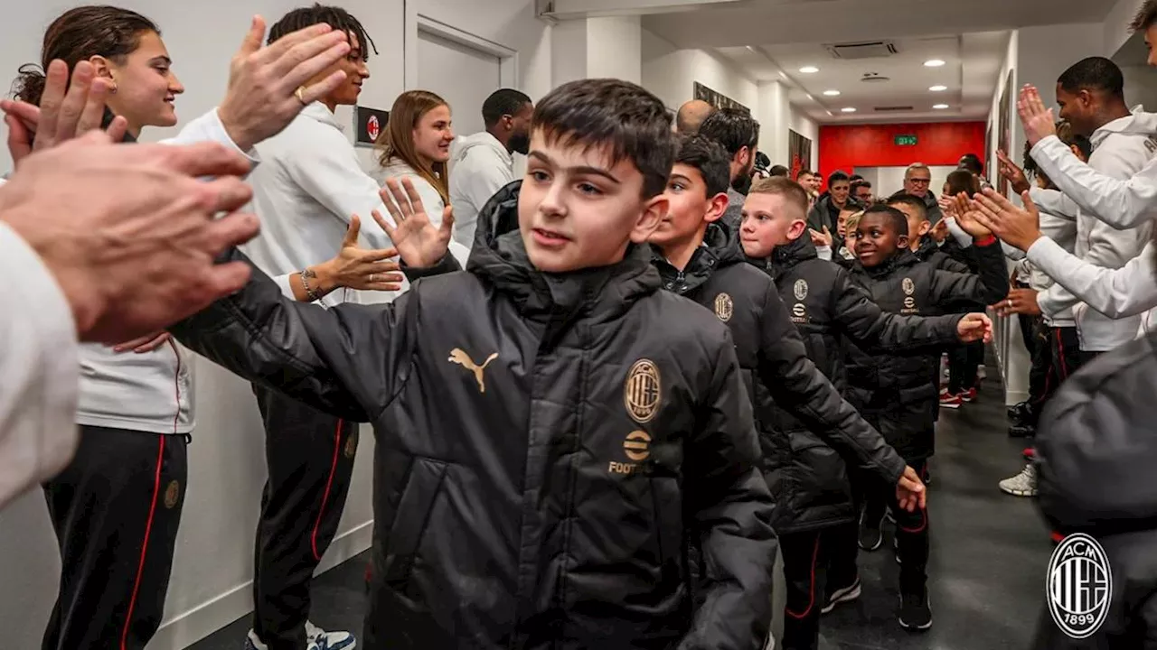 Che festa per il vivaio del Milan: Leao e compagni danno il 'cinque' a 400 bambini