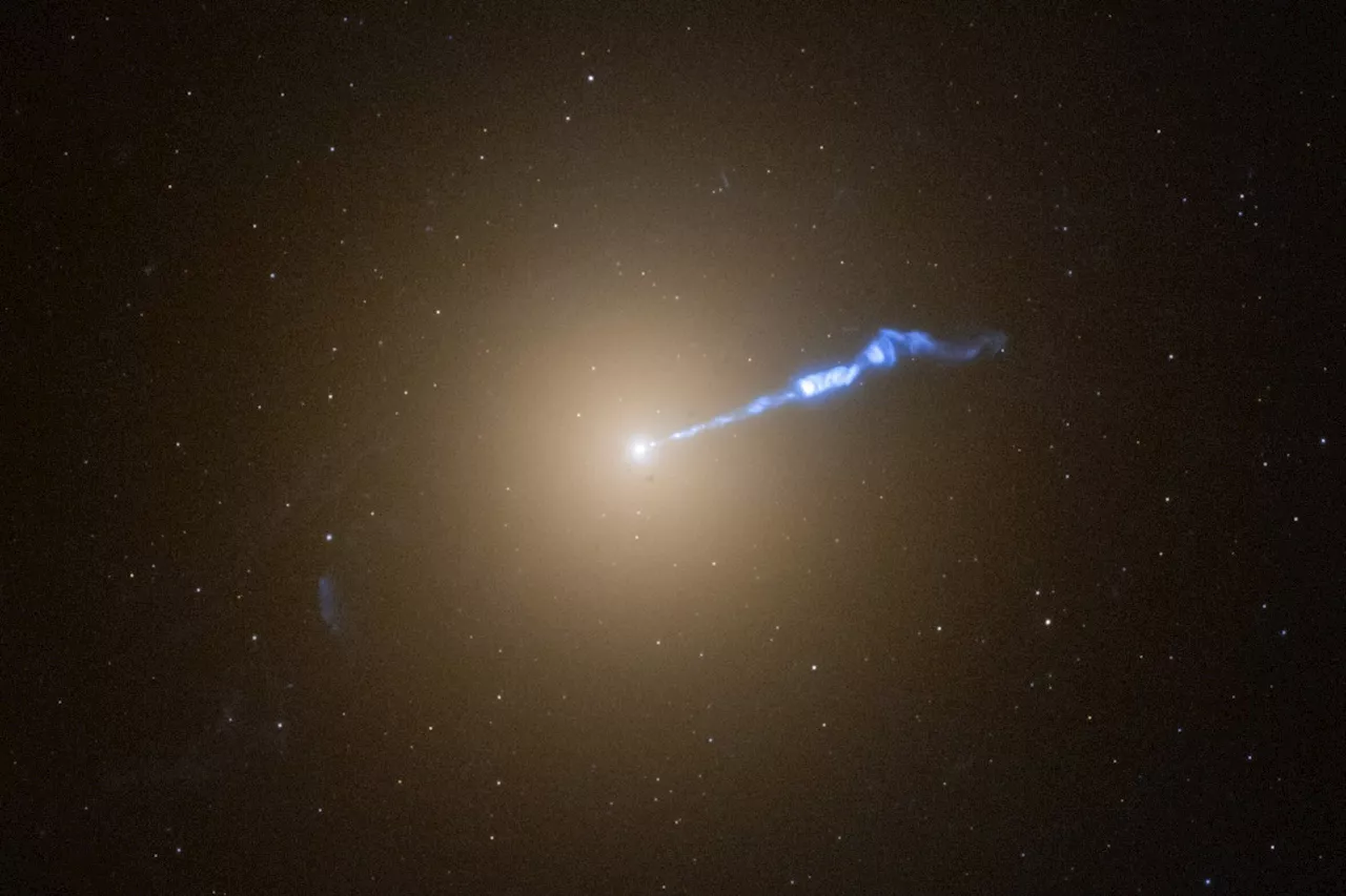 Gargantuan Gamma-Ray Flare Seen Spewing From Supermassive Black Hole