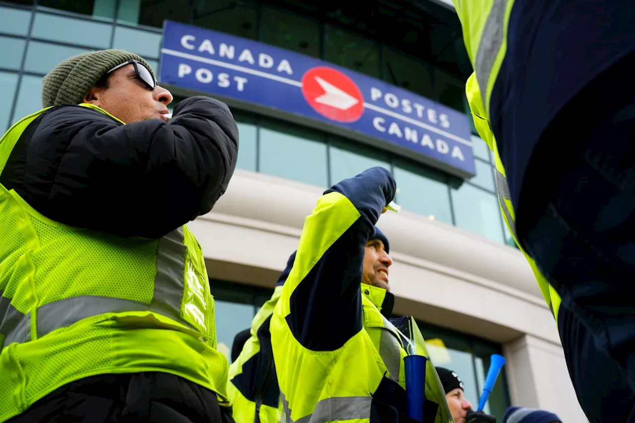 Why did Ottawa wait so long to intervene in the Canada Post strike?