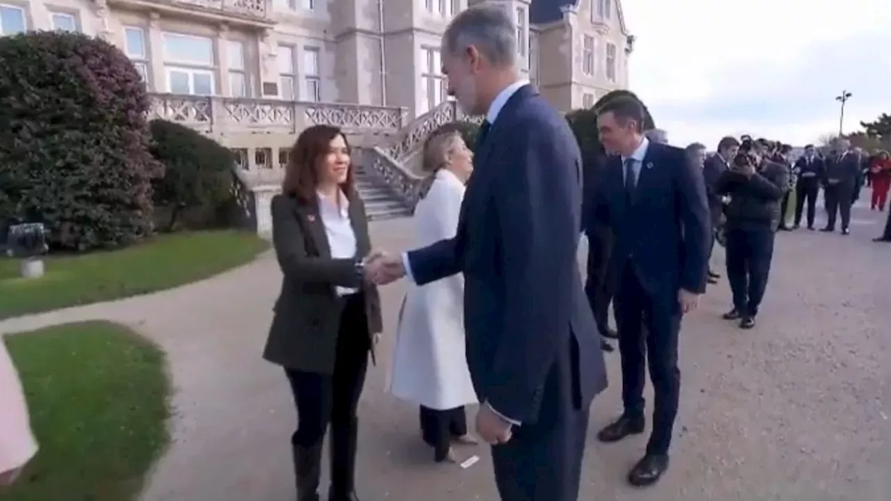 El Saludo Entre Pedro Sánchez E Isabel Díaz Ayuso, Al Detalle: Se ...