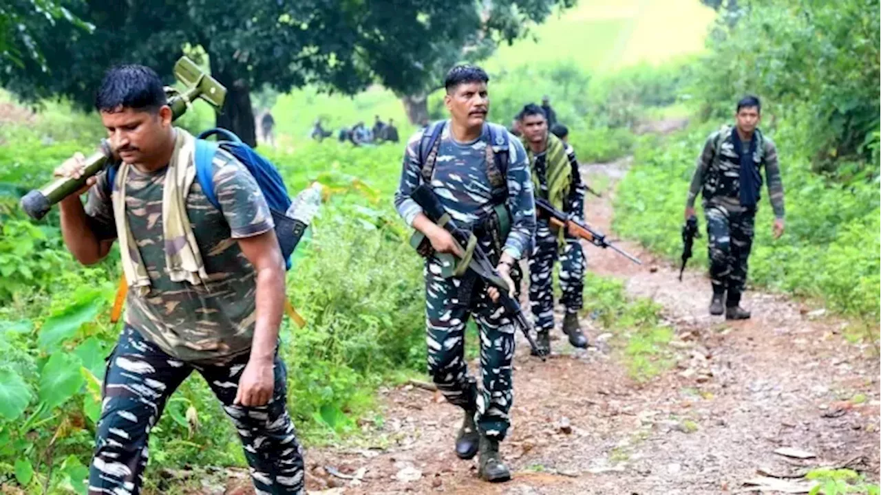 Chhattisgarh: बीजापुर में नक्सलियों और सुरक्षाबल के बीच मुठभेड़, दो नक्सली ढेर; हथियार बरामद